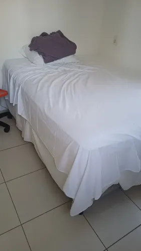 Cama casal em Bom estado