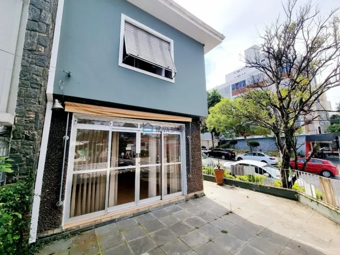 Casa à venda com 3 dormitórios, 2 vagas, 162 m² região Vila Clementino.