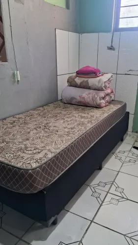 Vendo Cama acompanhado com Colchão