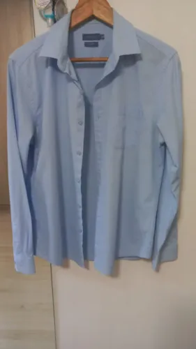 Camisa social masculina da marca Wolens, modelo Slim, azul.