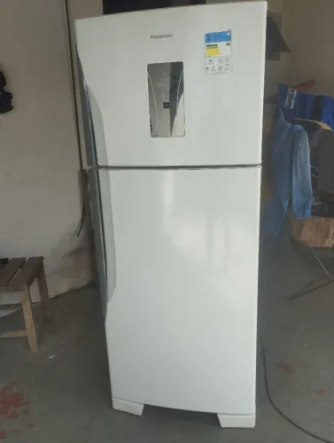 Refrigerador Frost Free Eletrolux semi-novo
