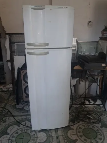 Vendo geladeira Electrolux super freezer