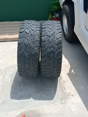 ESTOU VENDENDO ESSES DOIS PNEUS ARO 15, SERVE PRA BUGGY.