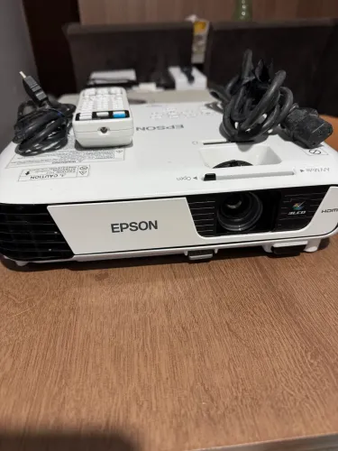 PROJETOR EPSON PowerLite X36+ - Top para assistir jogos da copa
