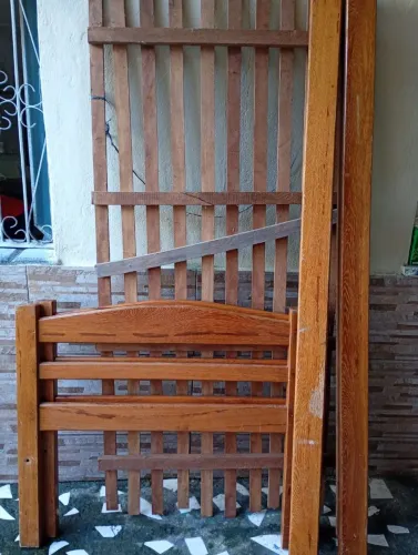 Cama de madeira solteiro