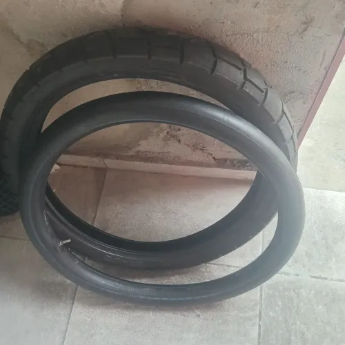 Vendo pneu 