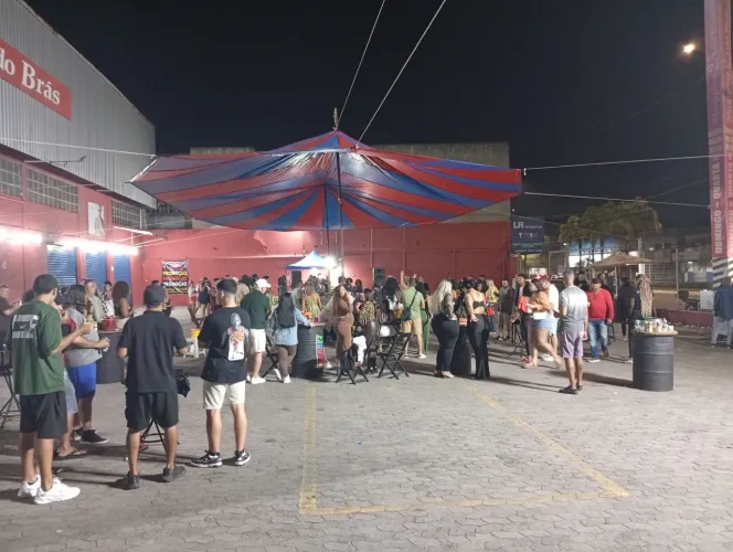 Vendo tenda tipo paquedas de 11x22.