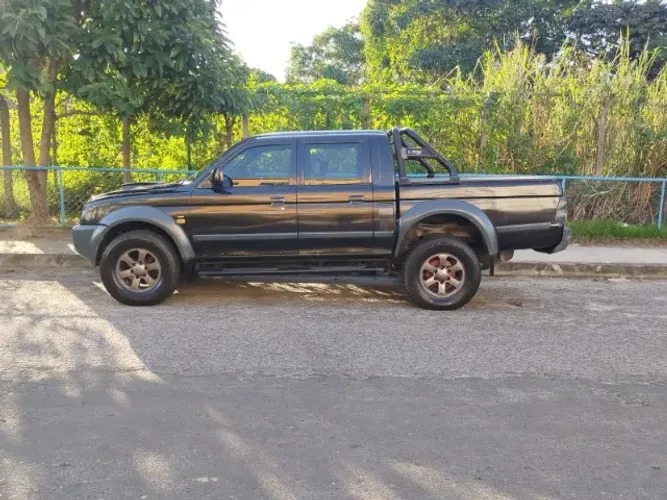 Mitsubishi L200 Outdoor GLS 2.5 4X4 CD TDI Diesel 2011