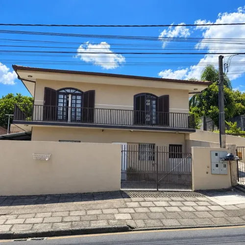 Imóvel para aluguel tem 200 metros quadrados com 3 quartos