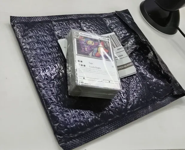 50 Cartas Pokémon - 5 Brilhantes (Copag)