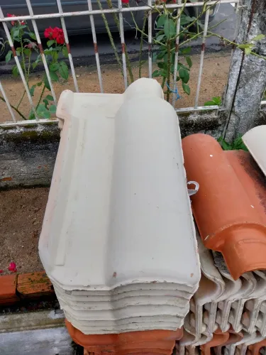 Vende-se telha colonial em ótimo estado 