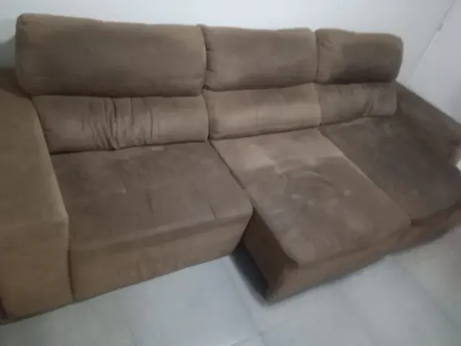 Sofá retrátil de três lugares
