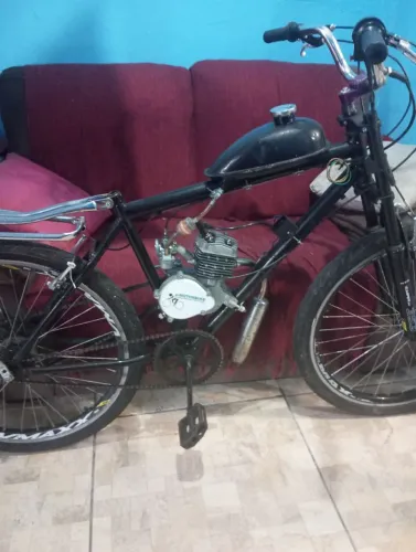 Vendo motorizada semi nova usada poucas vezes, mas vendi o banco separadamente
