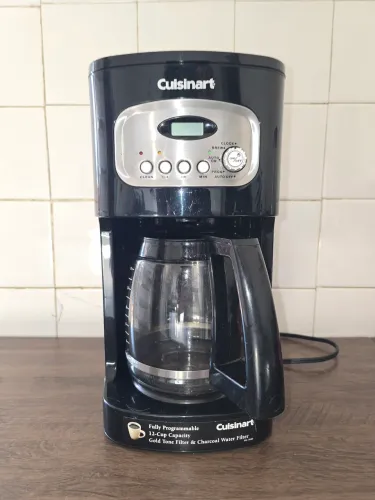 ?Cafeteira Elétrica Cuisinart Programável (12 Xícaras) 220V - Excelente Estado