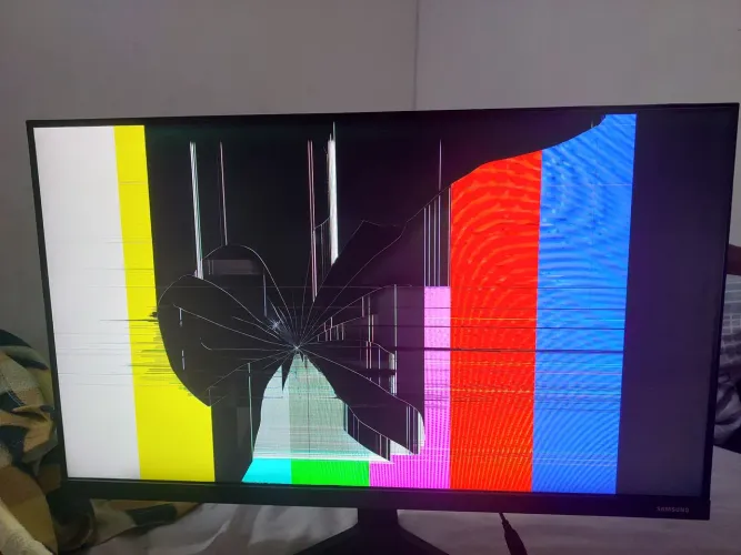 Monitor Samsung 24' quebrado