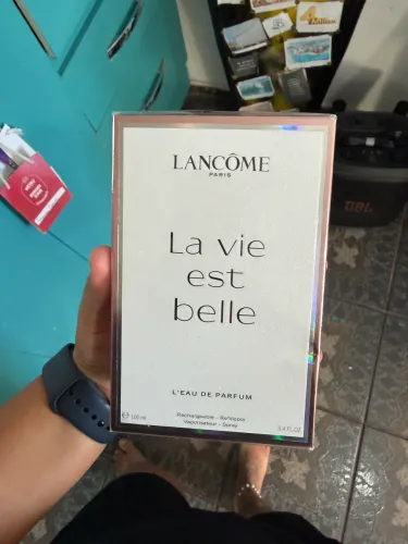 perfume la vie est belle 100ml, Light Blue de Dolce & Gabbana 100ml e lady million 30ml