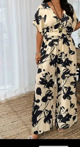Macacão feminino plus size elegante