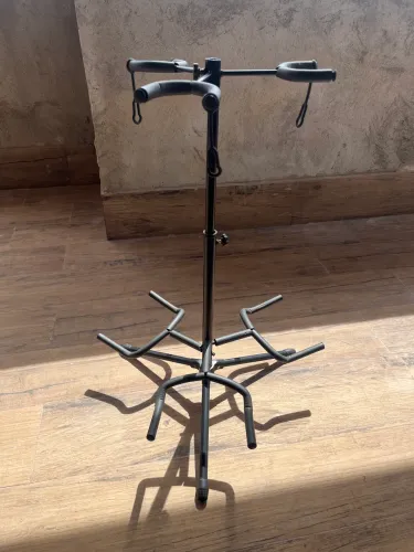 Suporte triplo para instrumentos