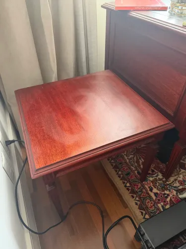 Mesa Lateral de Madeira Maciça Estilo Clássico
