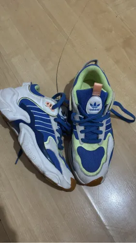Tênis Adidas