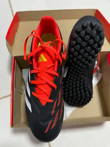 Chuteira adidas society