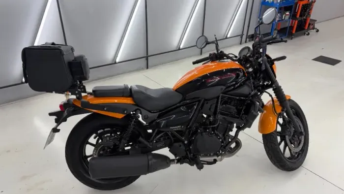 Kawasaki Eliminator 500 SE 2024/25 com acessórios