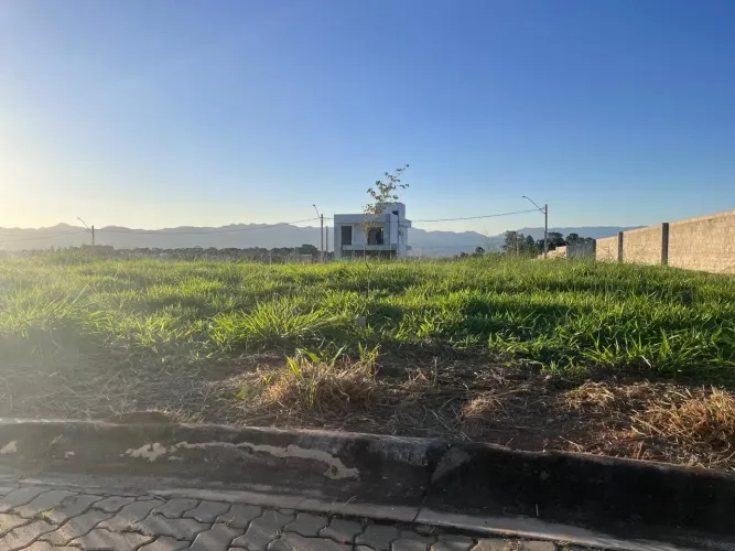 VENDO LINDO TERRENO NO CONDOMÍNIO RESIDENCIAL CAMPO DI FIORI!!