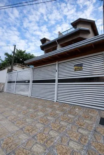 Casa com 2 Quarto(s) e 2 banheiro(s) para Alugar, 70 m² por R$ 1800 / Mês