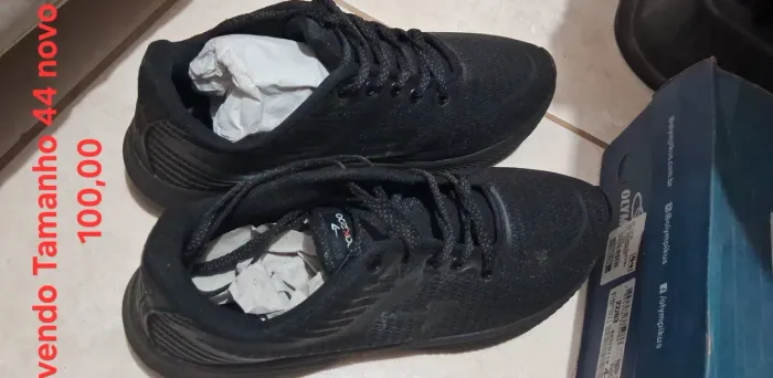 VENDO TÊNIS NOVO COM CAIXA