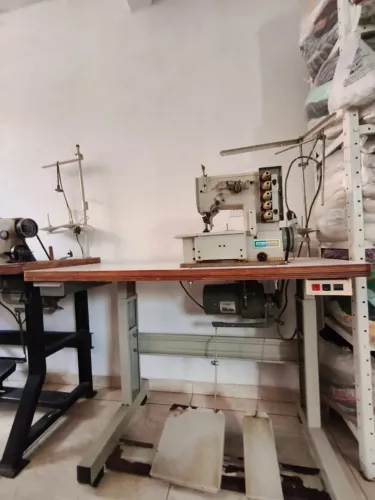 Máquina de costura Galoneira