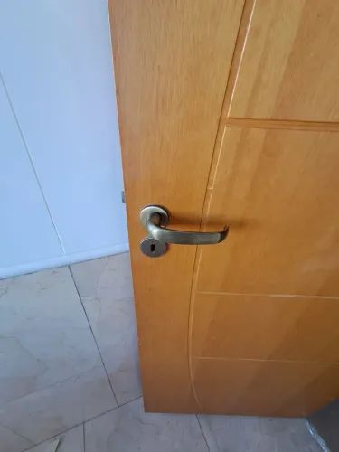 Porta madeira em bom estado