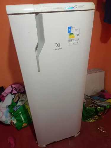 Geladeira Eletrolux Frost Free 