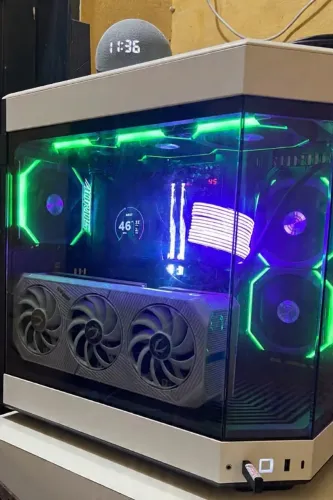 PC Gamer High-End RTX 5080 + Ryzen 9800X3D White Build