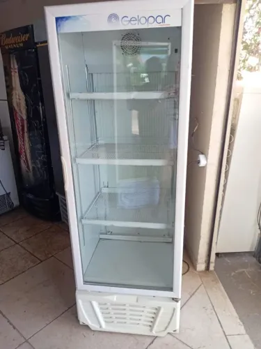Expositor, vertical, Gelopar, porta de vidro, 414L... esse é bom!!!