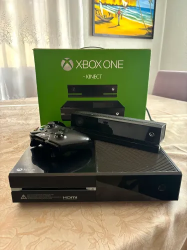 Xbox One c/ Kinect e 1 Controle