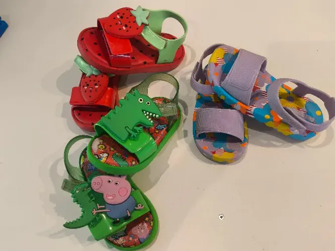 Lote / Desapego 2 Mini Melissa (Peppa PIG  e Imagine Lilás) TAMANHO ENTRE 23/24  25