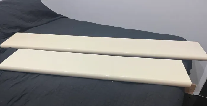 Par de prateleiras aéreas
