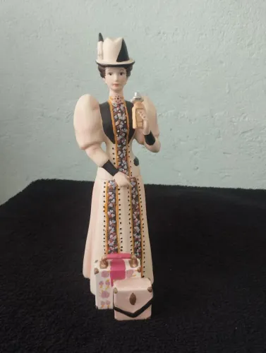 Bibelô boneca em porcelana 