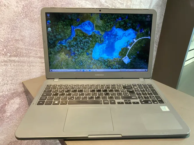 notebook Samsung  processador Intel Core i3-7020U e 4GB de RAM 112GB