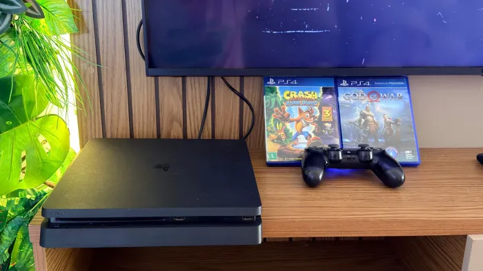 PS4 SLIM 1 TB com 3 jogos e controle