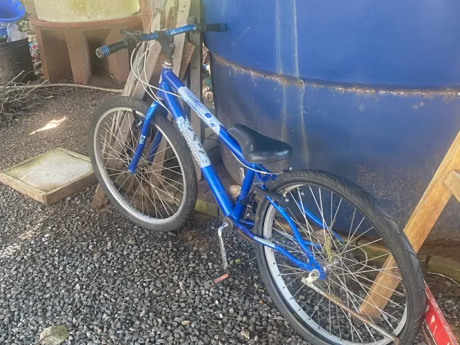 Bicicleta aro 24 com quadro de montadinha 