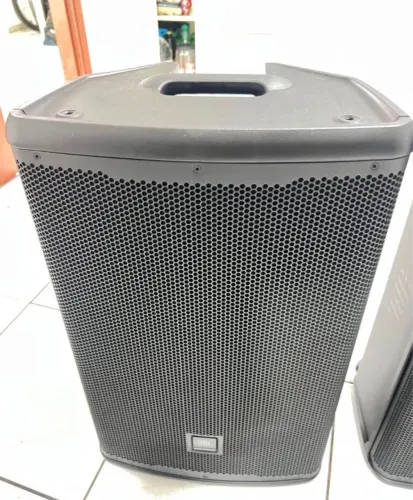 Caixa de som JBL EON 715 profissional novíssima 