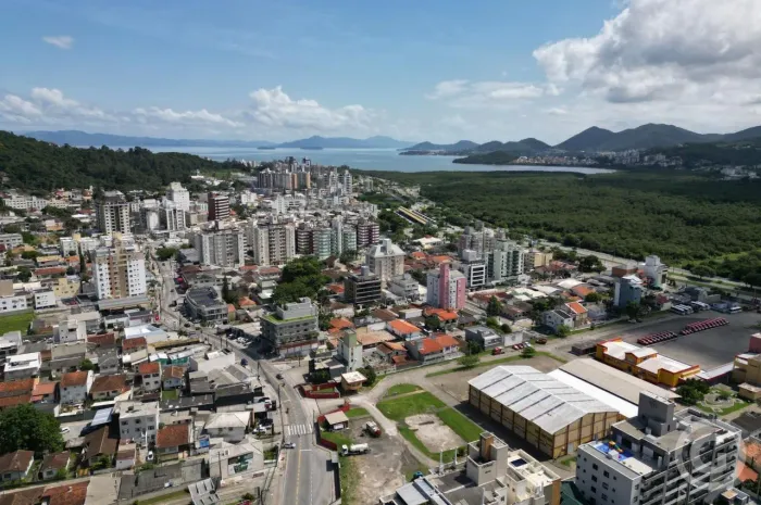 Aluguel de espaço comercial no bairro Trindade, Florianópolis