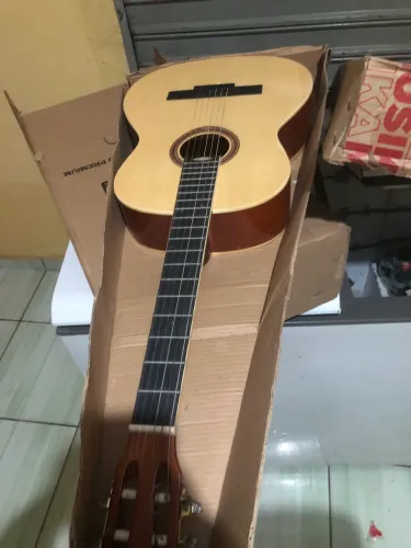 Violão novo