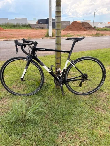 Speed Cannondale SuperSix EVO Carbon Disc preto e branco