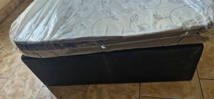 Cama de solteiro com colchão