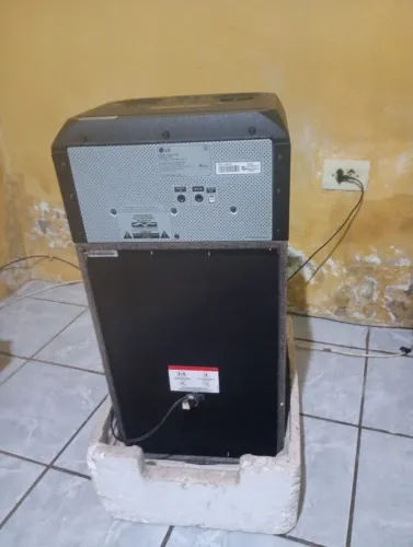 Vendo som LG RN5.