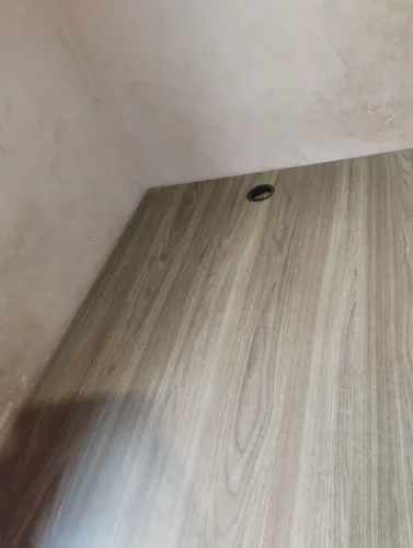 Mesa de escritório tem 1,90 de cumprimento, 79 cm de altura e 70 de largura