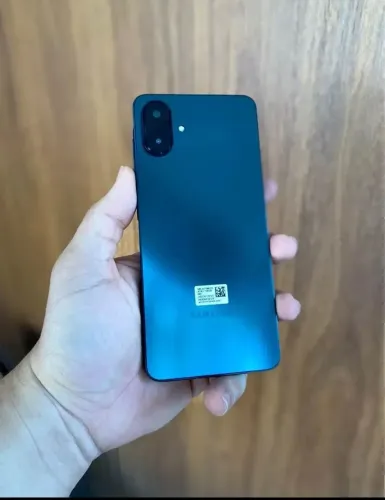 Celular novo com nota fiscal  ainda na garantia da loja entendida 