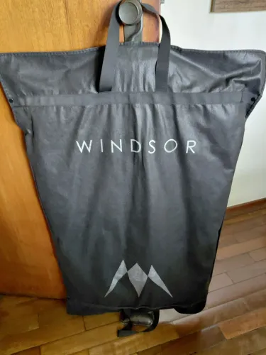 Terno WINDSOR Preto 2 botões usado 1 vez